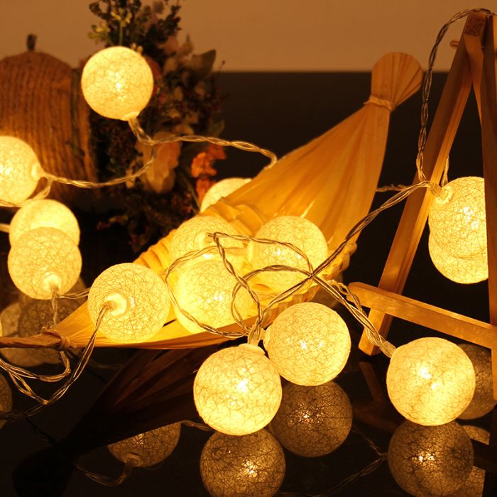 Lichterkette Baumwollkugeln 3 M.
