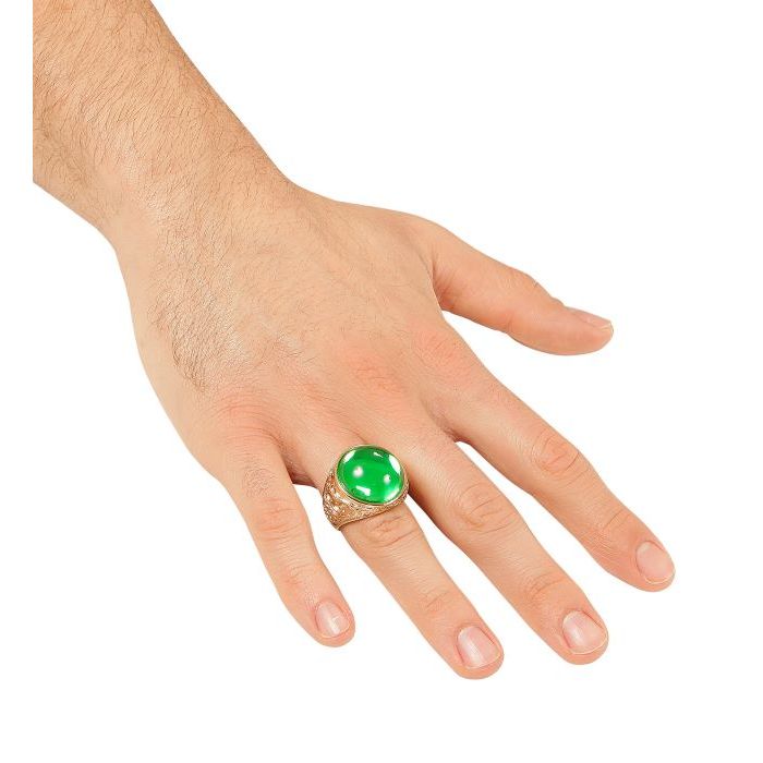 Goldfarbener Ring mit grünem Stein