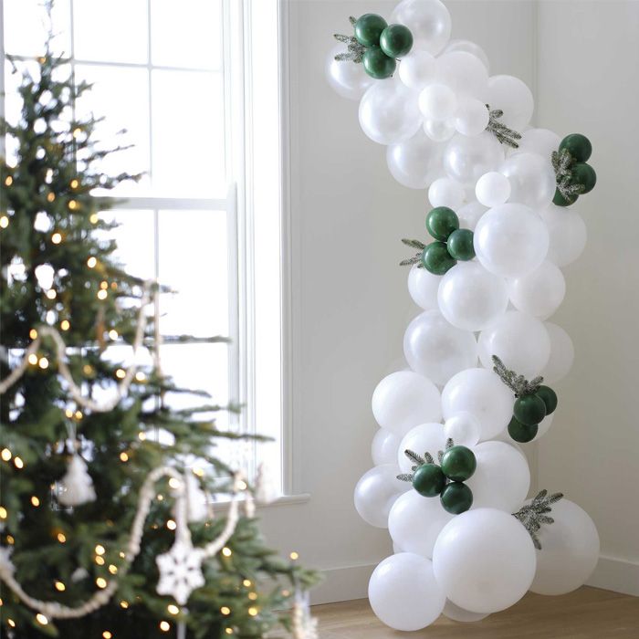 Weihnachtsballonbogen Schnee Weiß & Dunkelgrün 83 Teile