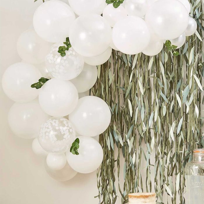 Weißer Ballonbogen mit Konfetti - inkl. künstliche Blätter 52 Teile