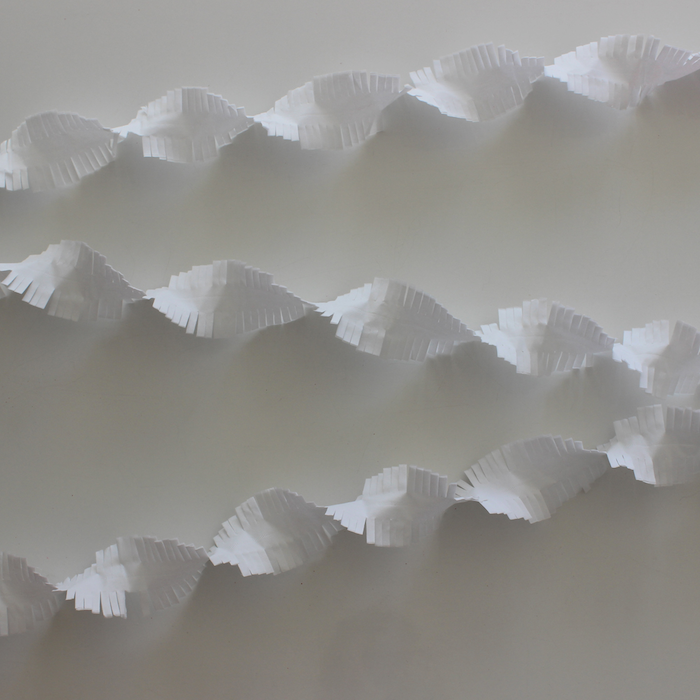 Fransiges Weißes Kreppband - 24 Meter